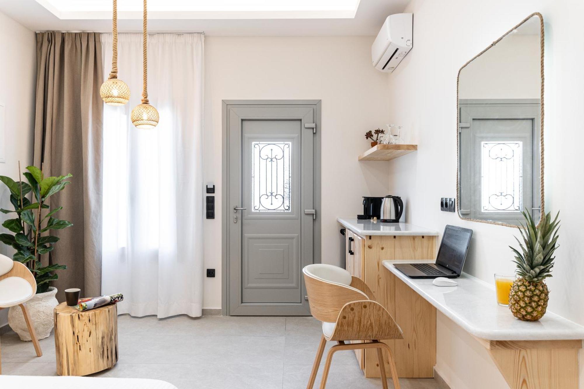 Adama'S Suites Naxos City Habitación foto