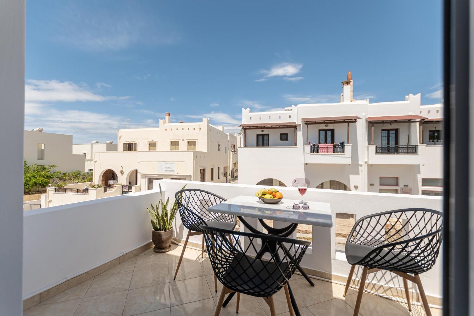 Adama'S Suites Naxos City Habitación foto
